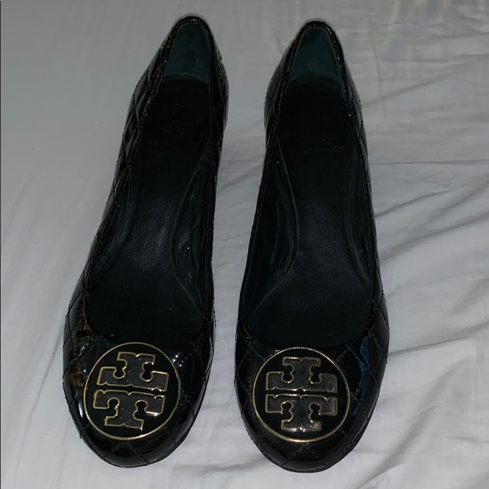 TORY BURCH Quilted Pumps!!